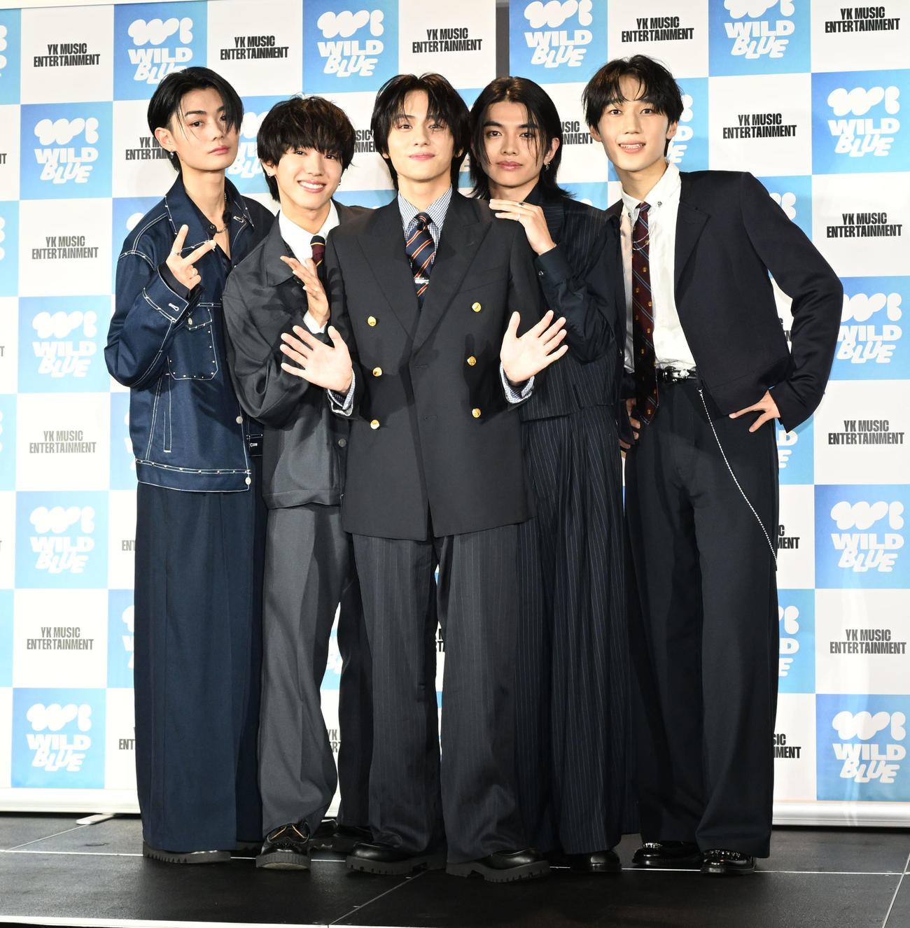 グループ結成会見を行ったWILD BLUEの左から鈴陽向、池田優斗、山下幸輝、宮武颯、鈴川直弥（撮影・千葉一成）