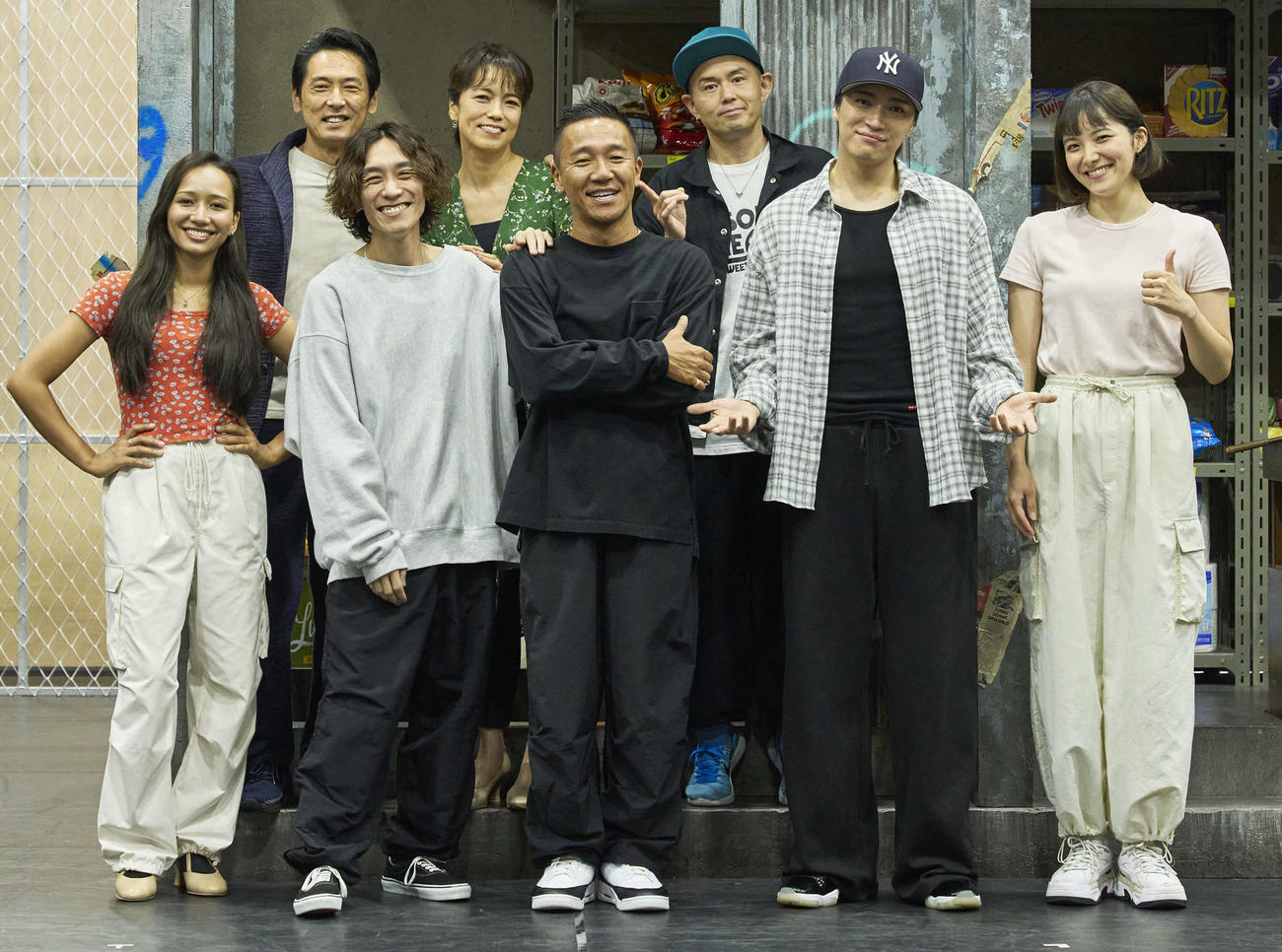 ミュージカル「IN THE HEIGHTS　イン・ザ・ハイツ」の稽古場会見に出席したDefTechのMicro（前列中央）ら