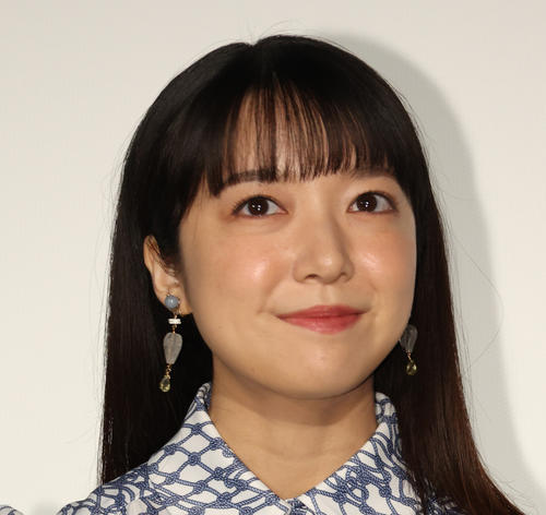 上白石萌音「ほっとしています」花を手にした写真投稿　主演舞台「千と千尋の神隠し」大千秋楽