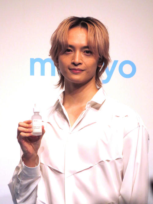玉森裕太、美肌の秘訣「ちゃんとした食事と睡眠と『ma：nyo』」自宅では「コーヒーと映画」