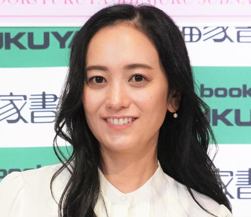 脊山麻理子、話題のラウンドガール「メロンちゃん」とフェスショット「大きく熟れてました」