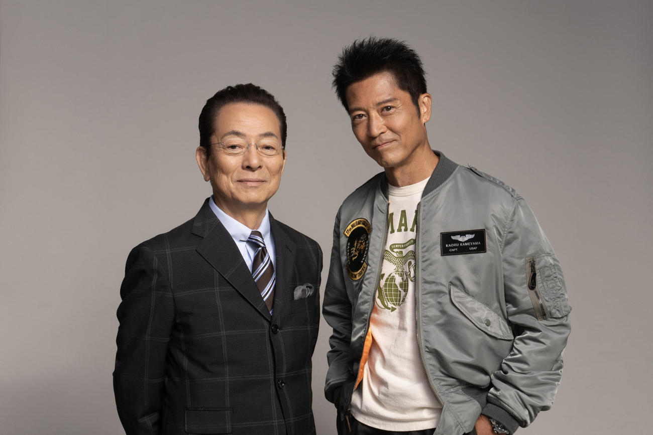 テレビ朝日系ドラマ「相棒」新シリーズに出演する水谷豊（左）と寺脇康文