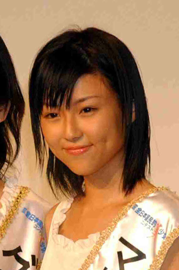 02年8月、全日本国民的美少女コンテストグランプリを受賞した渋谷飛鳥