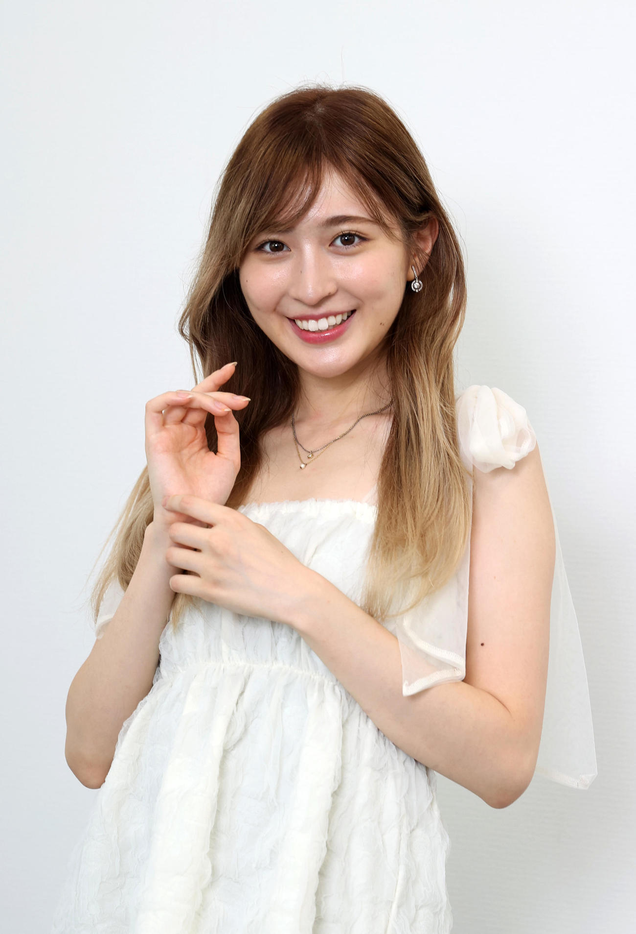 「仮面ライダーガヴ」のヒロイン役の宮部のぞみ、抜群のスタイルが魅力だ（撮影・柴田隆二）