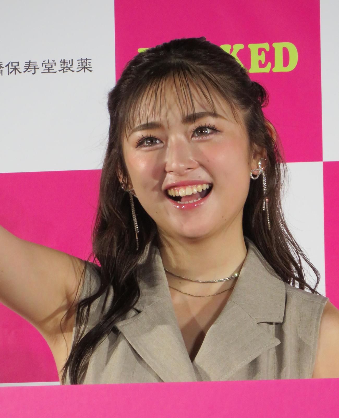 まつげ美容液「EMAKED」の新CM発表会見に参加した、ゆうちゃみ