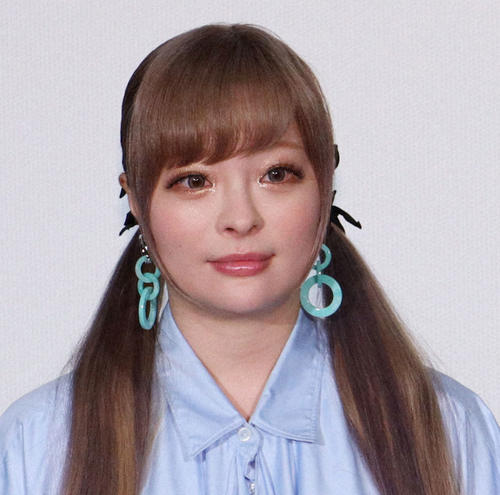きゃりーぱみゅぱみゅ「大きなお腹」ワンピース姿の写真を公開　38歳カリスマモデルとの2Sも