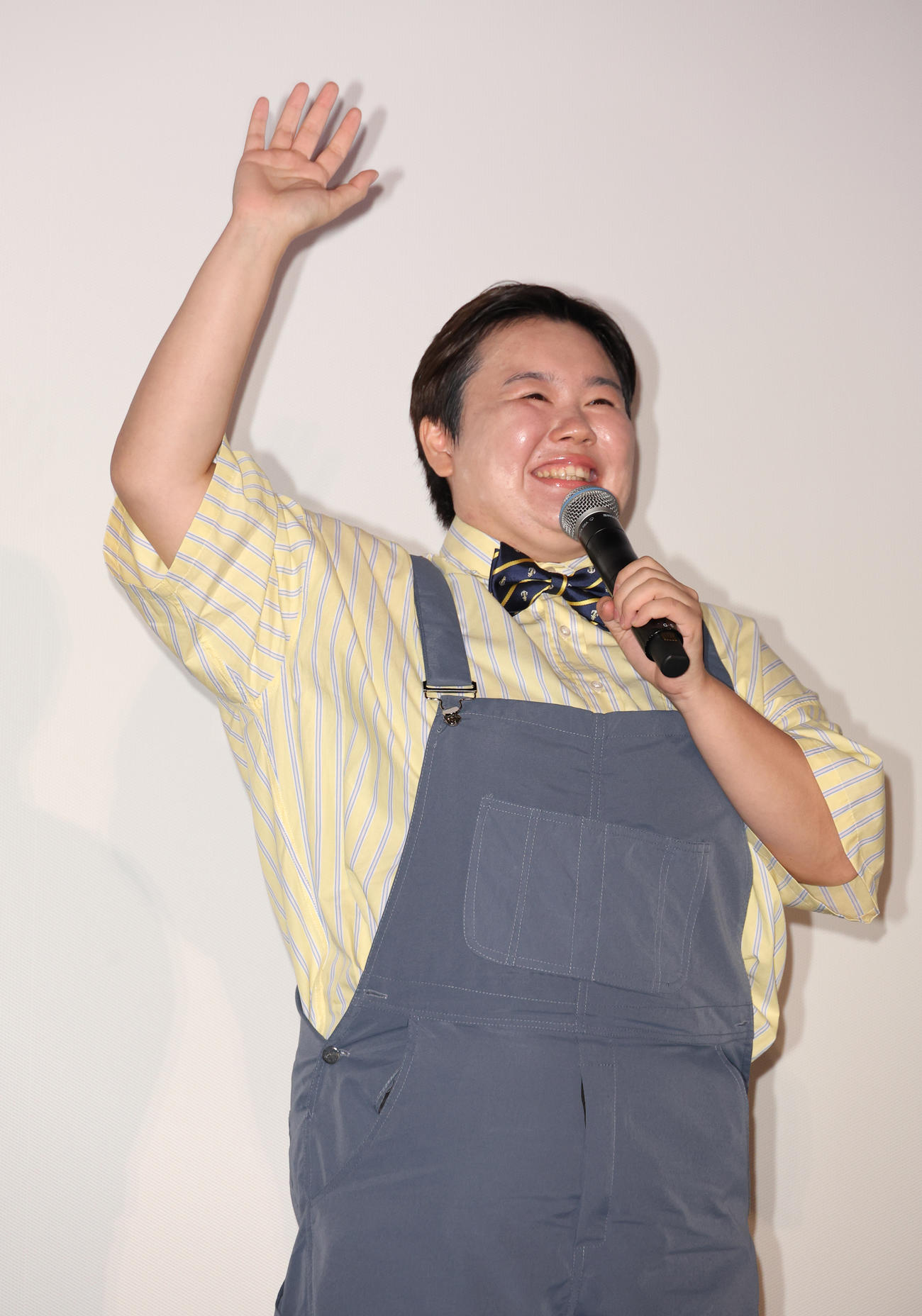 映画「きみの色」初日舞台あいさつで笑顔を見せるやす子（撮影・中島郁夫）