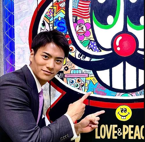 「トークィーンズ」でぶっちゃけフジ山本賢太アナ「大尊敬」ベテランアナに囲まれ肩組みショット