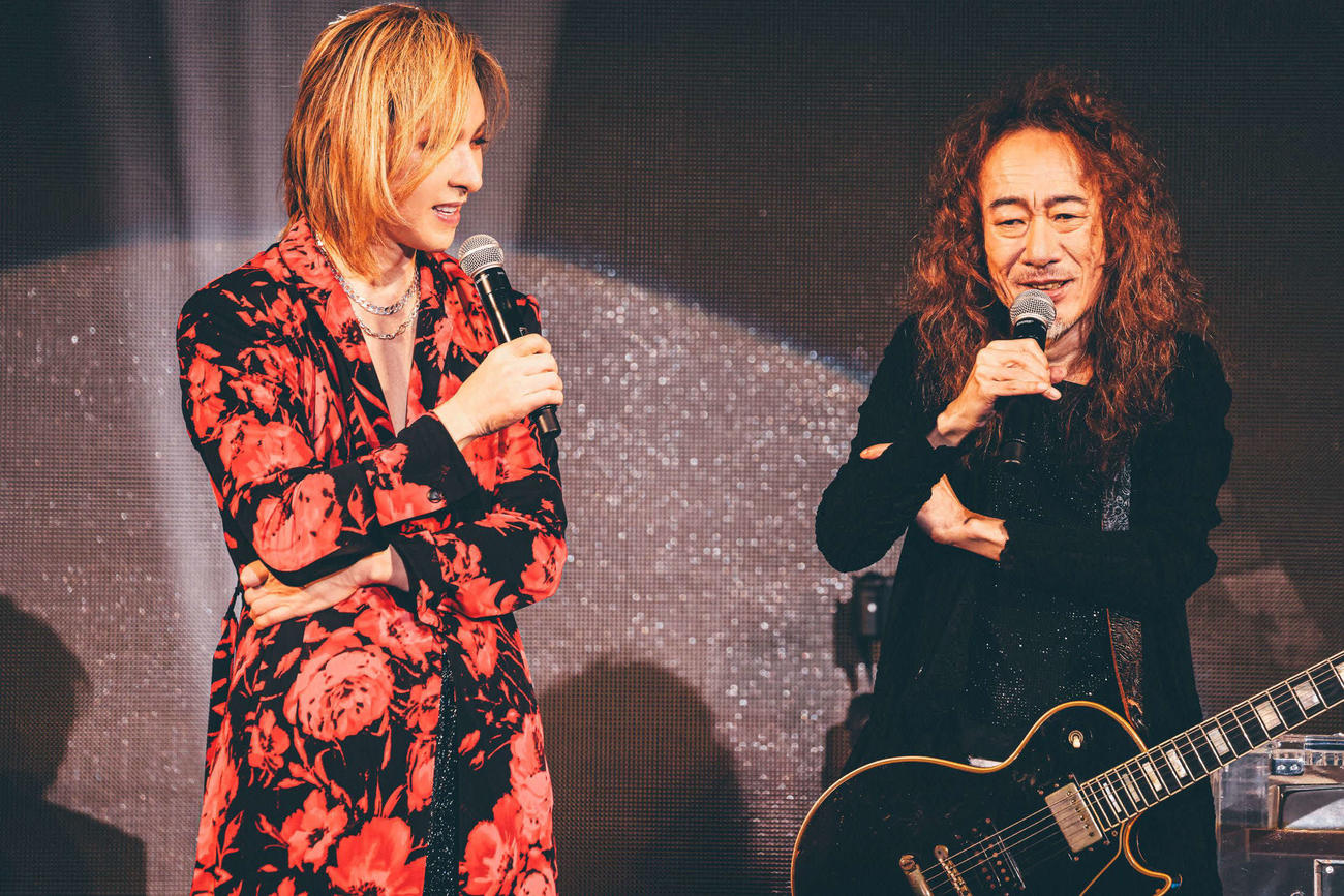 ディナーショー「EVENING／BREAKFAST with YOSHIKI 2024 in TOKYO」でのYOSHIKIとPATA