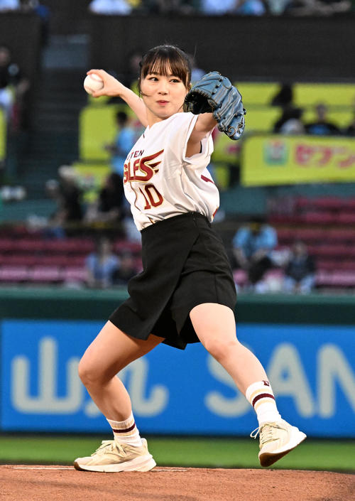 モー娘。'24石田亜佑美「大切な地元」楽天モバイルパークでのセレモニアルピッチを報告