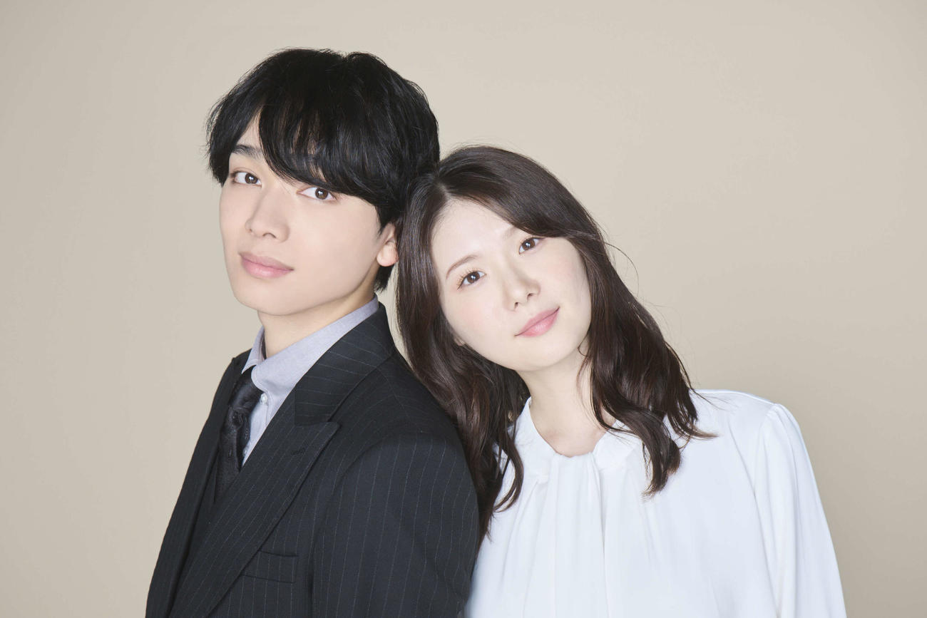カンテレ・フジテレビ系「スノードロップの初恋」で主演を務める宮世琉弥とヒロインを演じる小野花梨（C）カンテレ
