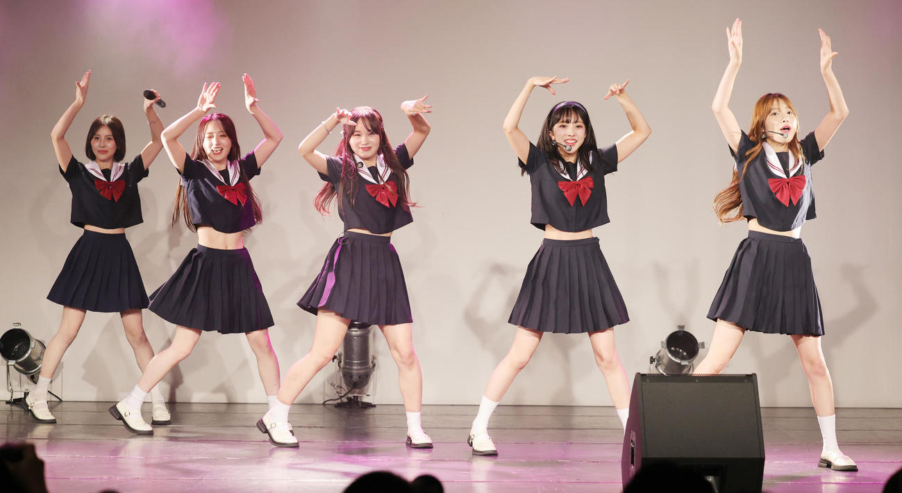 日本で初のファンミーティングを行ったUNICODE。左からMIO、SOO－AH、YURA、HANA（撮影・野上伸悟）