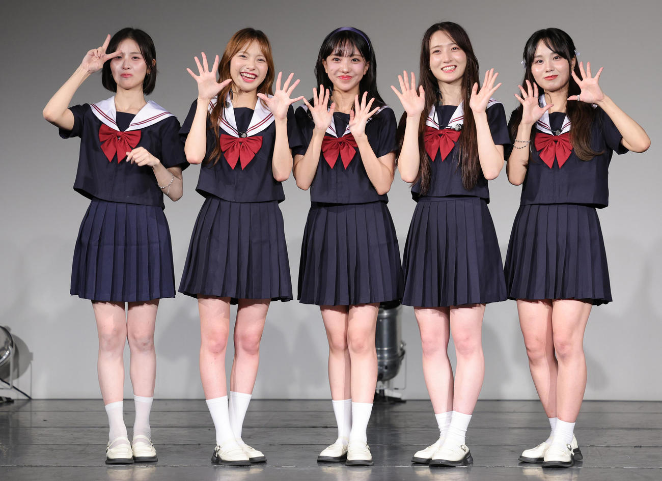 日本で初のファンミーティングを行ったUNICODE。左からMIO、HANA、ERIN、SOO－AH、YURA（撮影・野上伸悟）