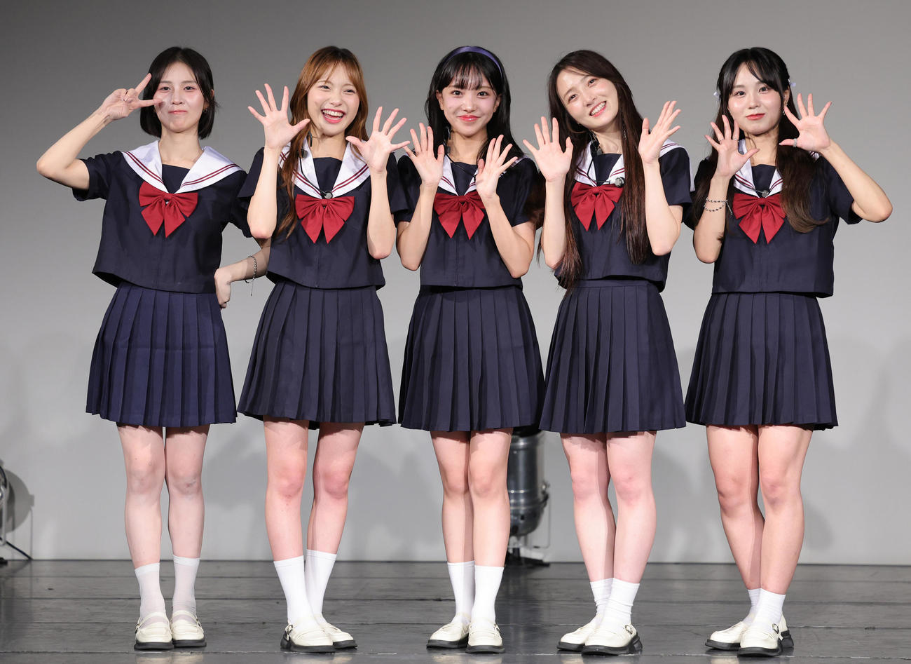 日本で初のファンミーティングを行ったUNICODE。左からMIO、HANA、ERIN、SOO－AH、YURA（撮影・野上伸悟）