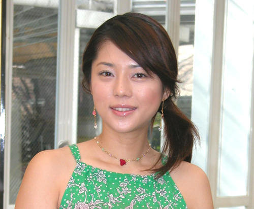 えっ！44歳？吉岡美穂、若すぎるJK制服姿に「現役でいける」「違和感なし」ネット騒然