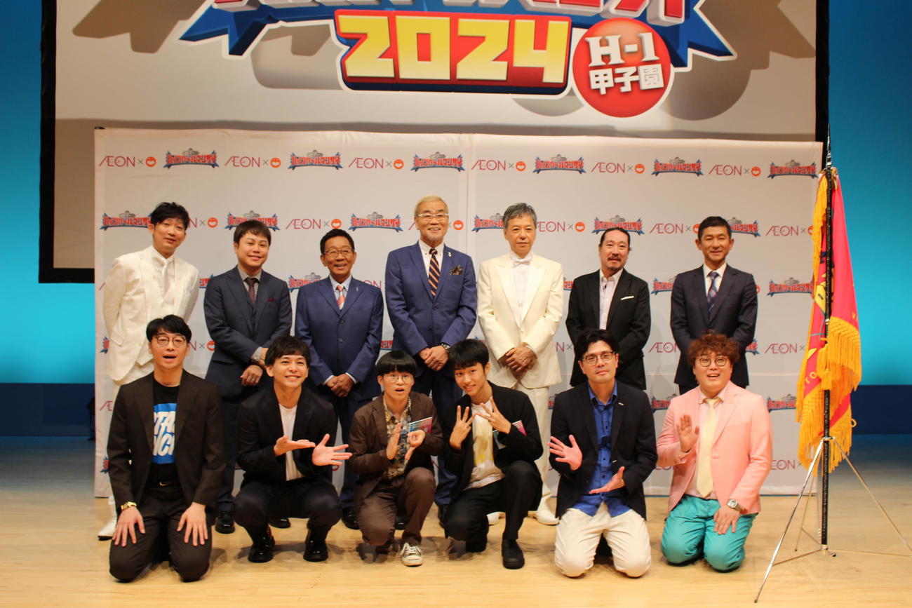 ハイスクールマンザイ2024で優勝した「19秒芝生舐め」と審査員を務めたオール阪神・巨人ら