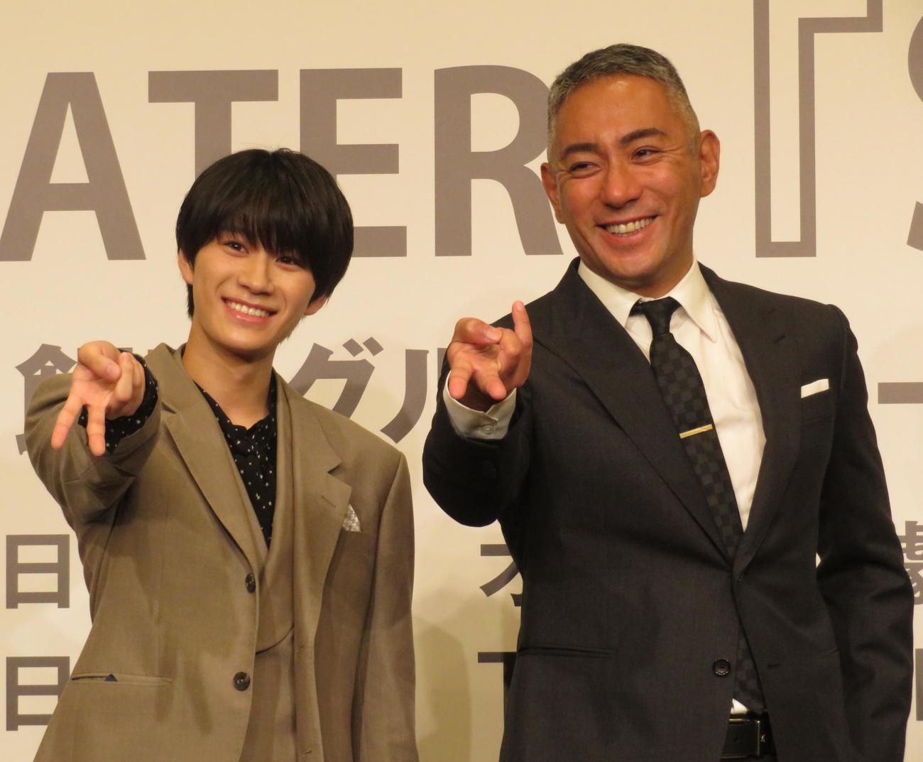 舞台「JAPAN THEATER『SEIMEI』」の制作発表会見を行った嶋崎斗亜（左）と市川團十郎