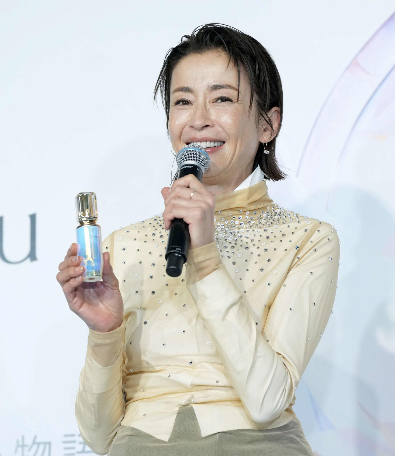 クレ・ド・ポーボーテの美容液「新ル・セラム」の発売イベントに登壇した宮沢りえ（撮影・たえ見朱実）