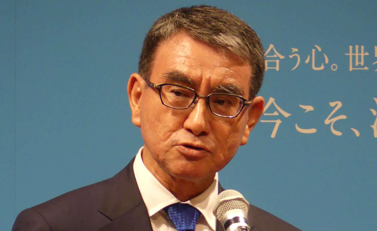 自民党総裁選の出馬表明会見を行う河野太郎デジタル相（2024年8月26日撮影）