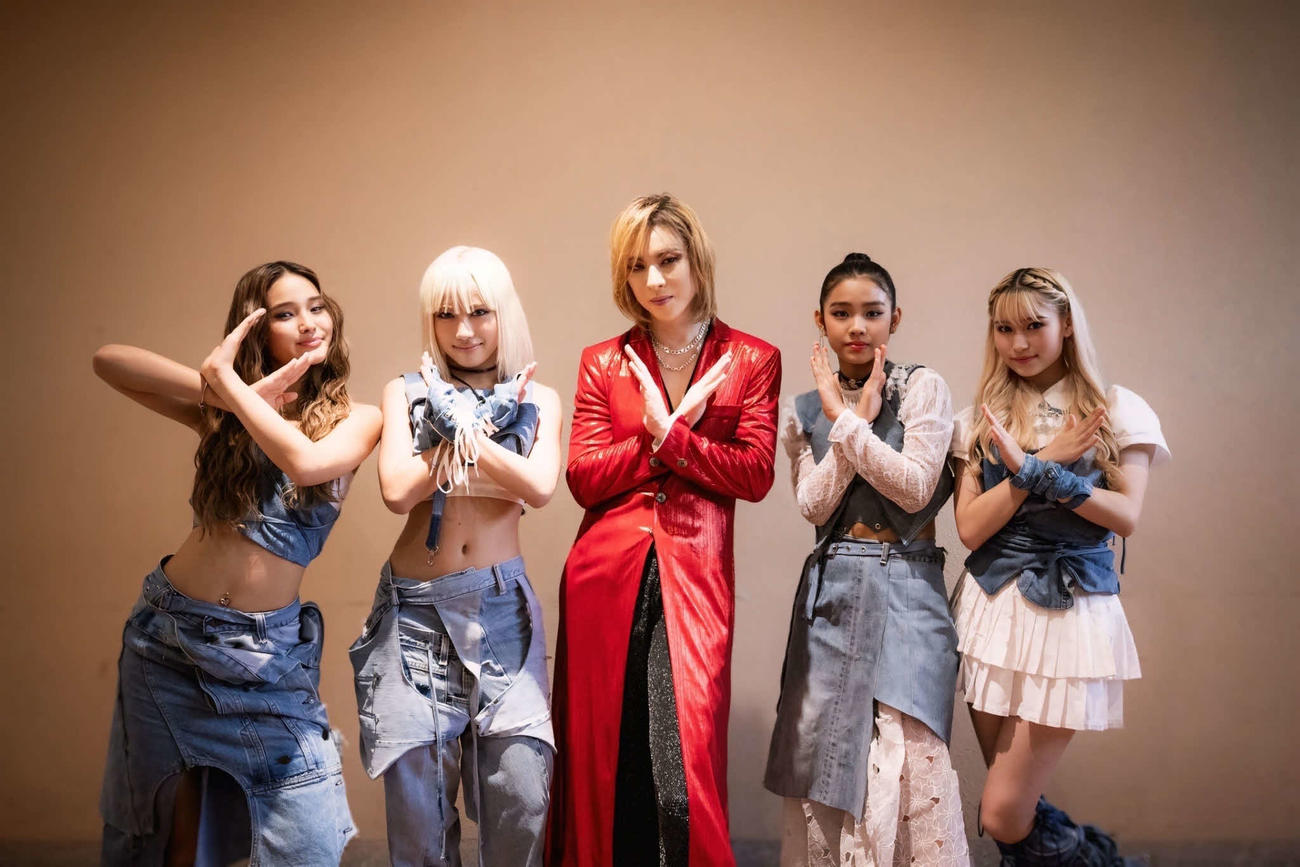 「24時間テレビ47」に出演したXJAPANのYOSHIKI（中央）と美麗－Bi－ray－