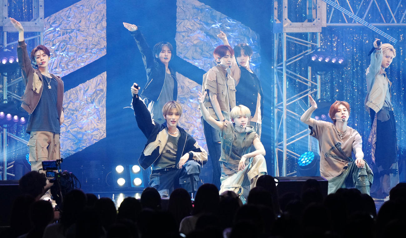 ファンコンサート「EPEX 2nd FANCON〈青春時節〉IN JAPAN」に臨むEPEXのメンバー（撮影・江口和貴）