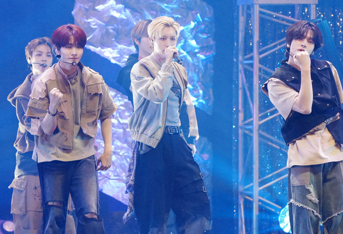 ファンコンサート「EPEX 2nd FANCON〈青春時節〉IN JAPAN」に臨むEPEXのYEWANG（中央）（撮影・江口和貴）