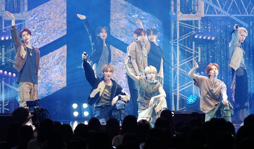 EPEX、ファンコンサート19曲披露　AYDEN「もっとみなさんに会えるよう」ブレイク誓う