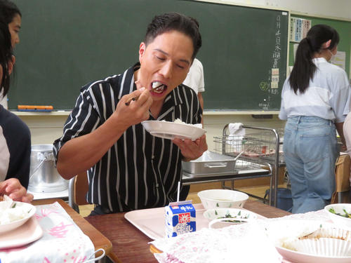 市原隼人、主演ドラマ＆映画「おいしい給食」コラボ全国コンテスト受賞小学校で児童と給食食べる