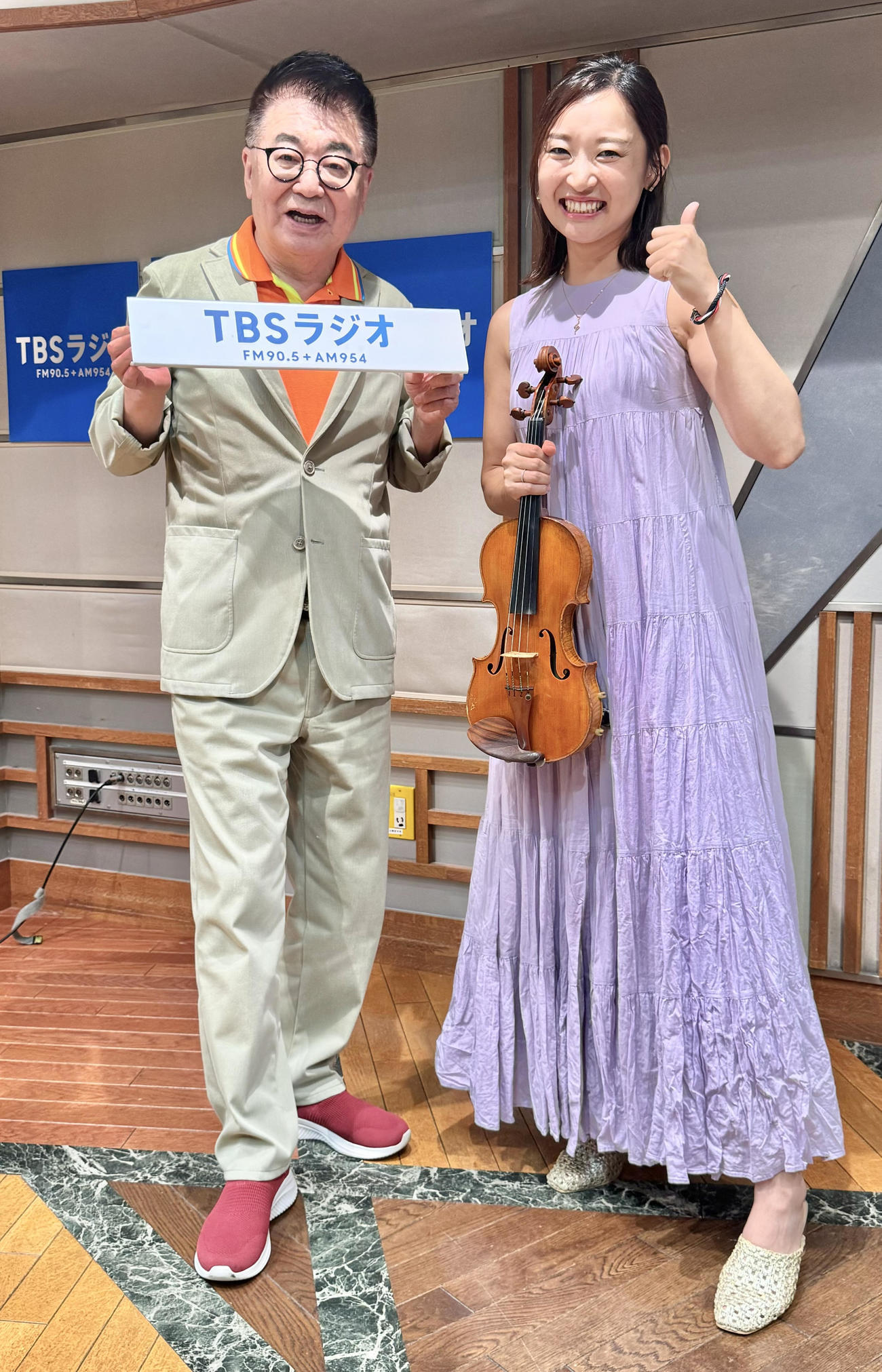 生島ヒロシ（左）と益子侑