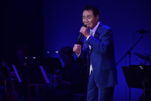 60周年の五木ひろし　昭和史を彩った先輩の名曲を歌い継ぐ　初日は藤山一郎さん　