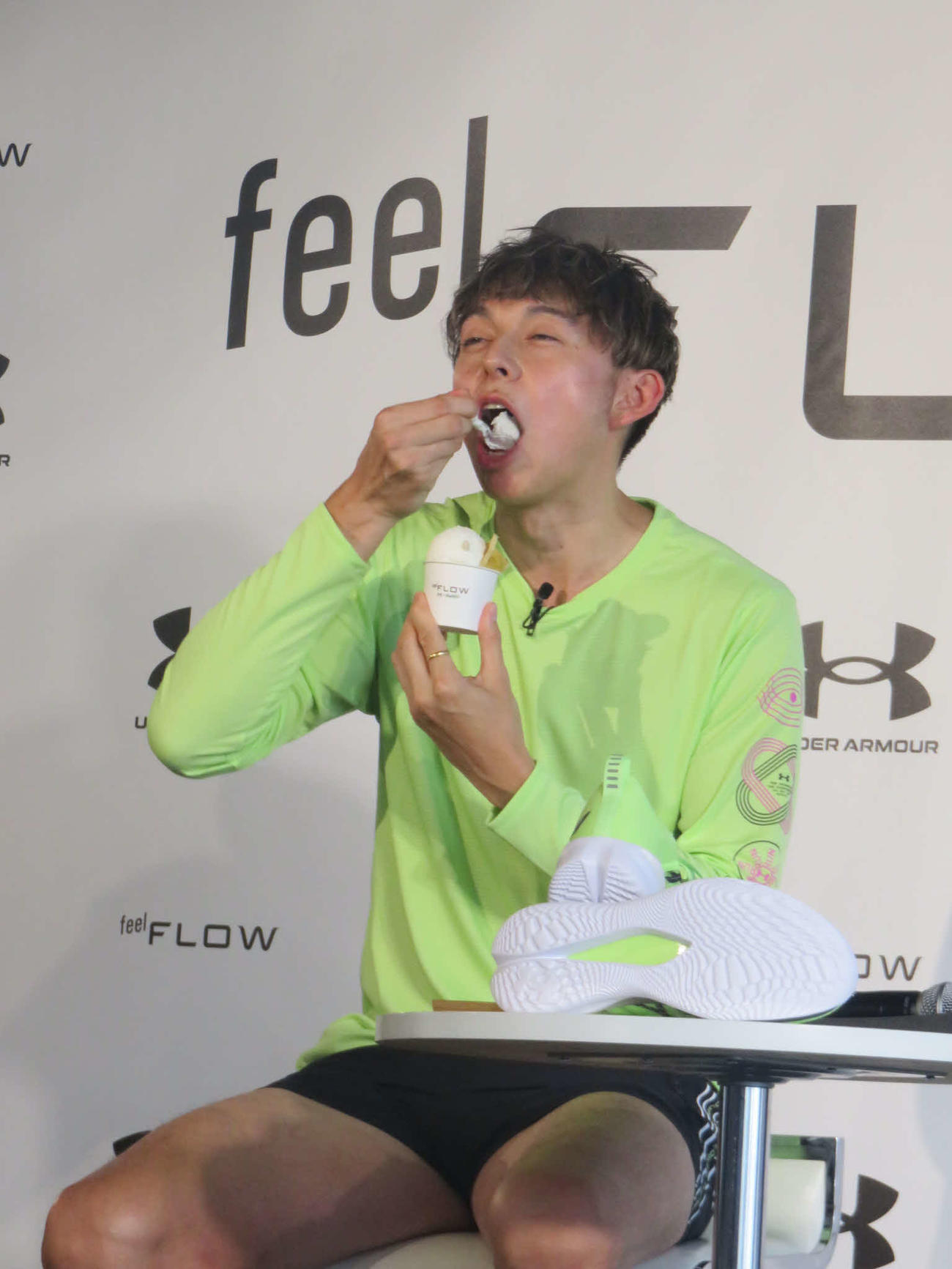 「ジョリッティ」とコラボしたジェラードを食べるハリー杉山