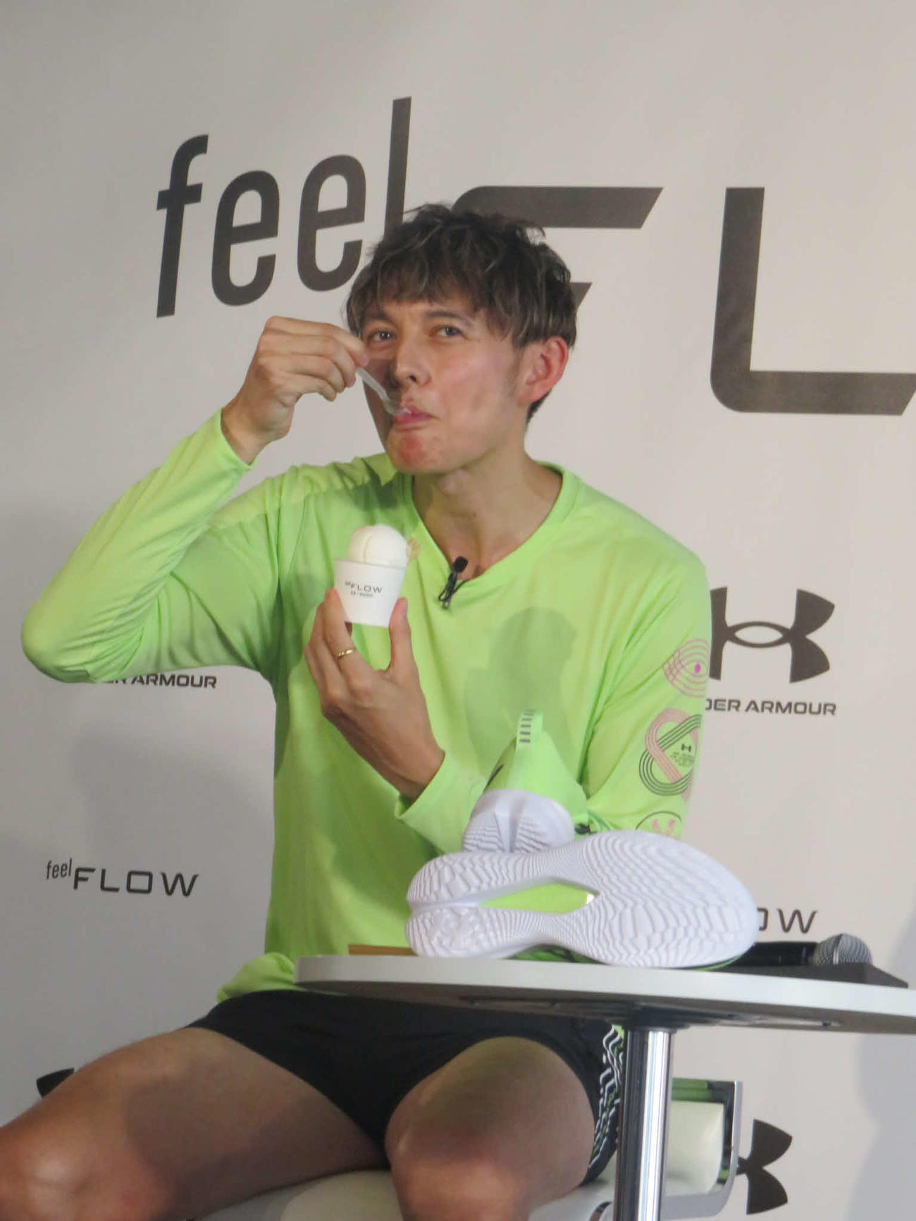 「ジョリッティ」とコラボしたジェラードを食べるハリー杉山