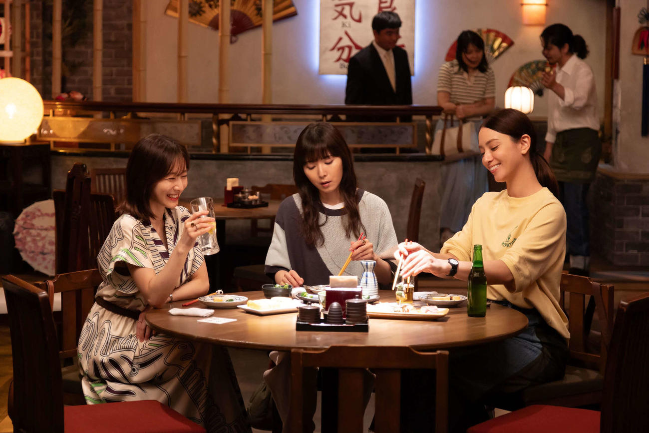 フジテレビ系「ギークス～警察署の変人たち～」より田中みな実、松岡茉優、滝沢カレン（C）フジテレビ