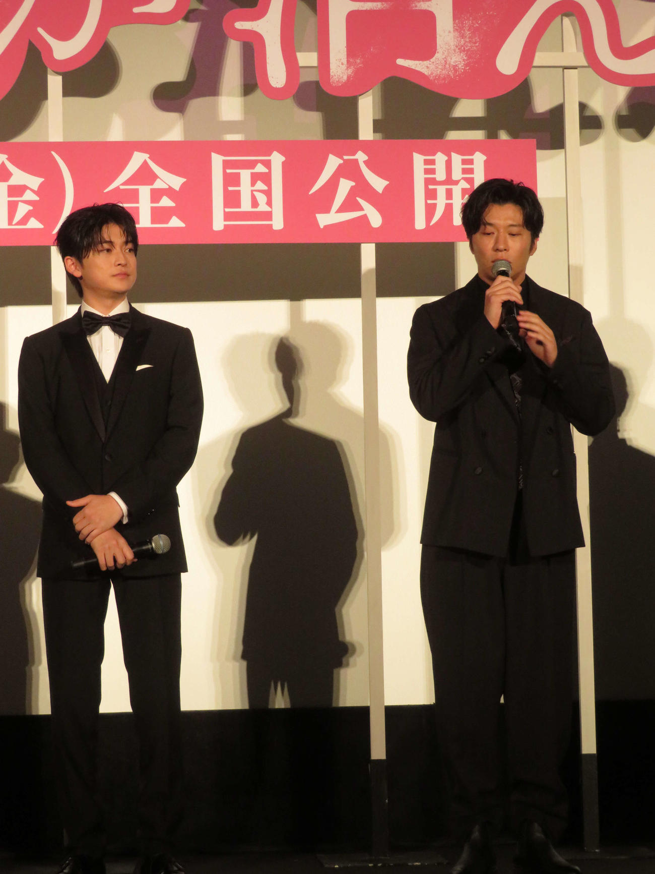 映画「あの人が消えた」完成披露上映会に登壇した高橋文哉（左）と田中圭（撮影・村上幸将）