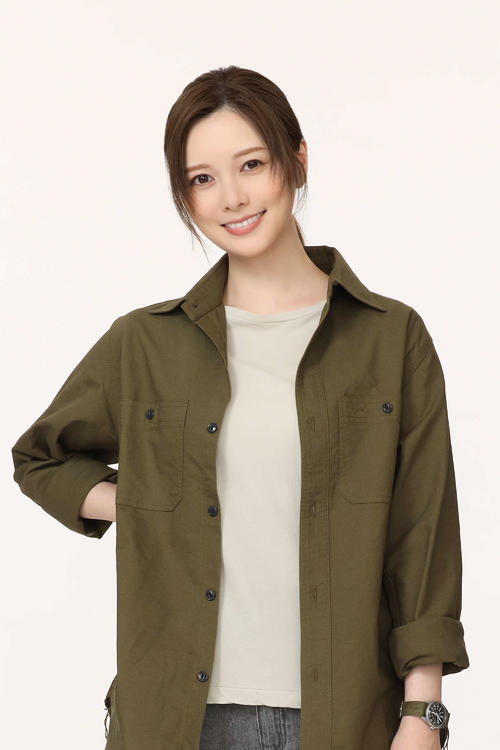 白石麻衣が拳振り上げ？！元ヤン女性刑事役「自分とは正反対。スマホで検索した」フジ「オクラ」