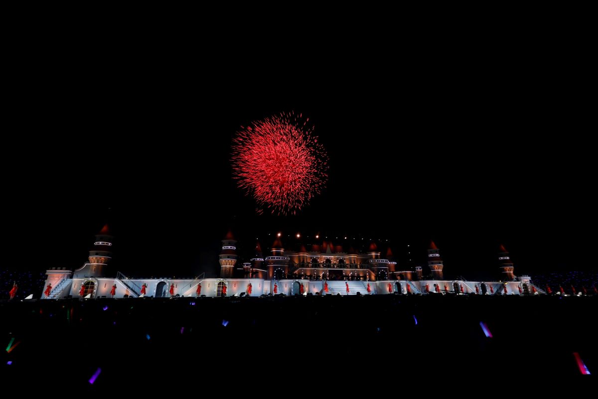 「真夏の全国ツアー2024」神宮球場公演を開催した乃木坂46　撮影・鈴木健太氏(KENTA Inc.)