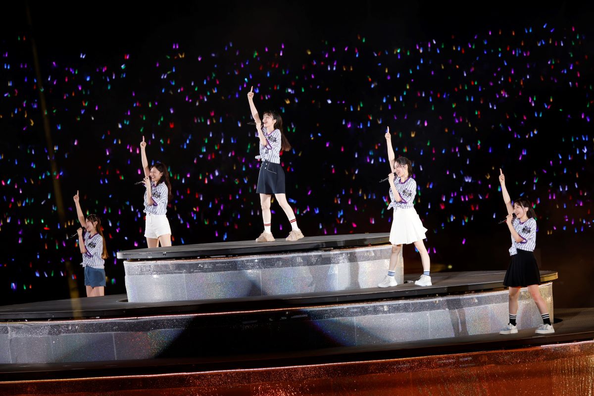 「真夏の全国ツアー2024」神宮球場公演でパフォーマンスする乃木坂46　撮影・鈴木健太氏(KENTA Inc.)