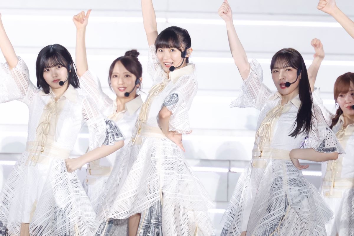 「真夏の全国ツアー2024」神宮球場公演でパフォーマンスする乃木坂46　撮影・鈴木健太氏(KENTA Inc.)