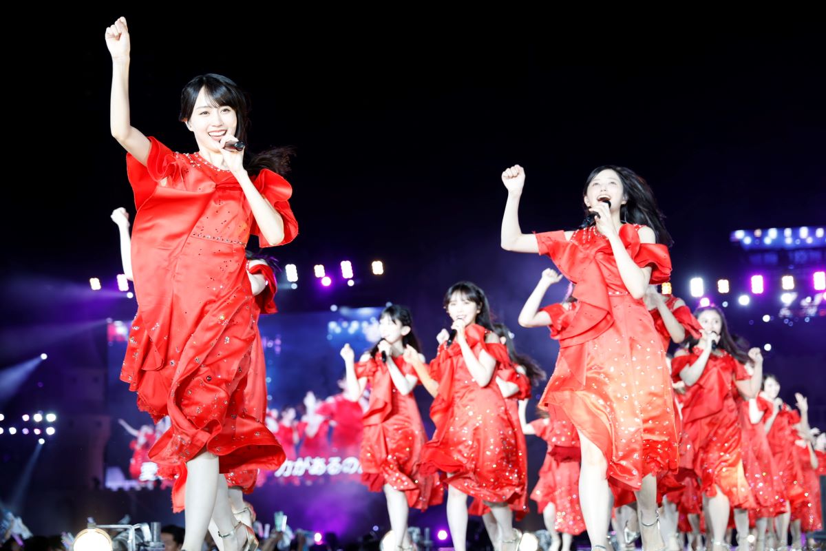 「真夏の全国ツアー2024」神宮球場公演でパフォーマンスする乃木坂46　撮影・鈴木健太氏(KENTA Inc.)