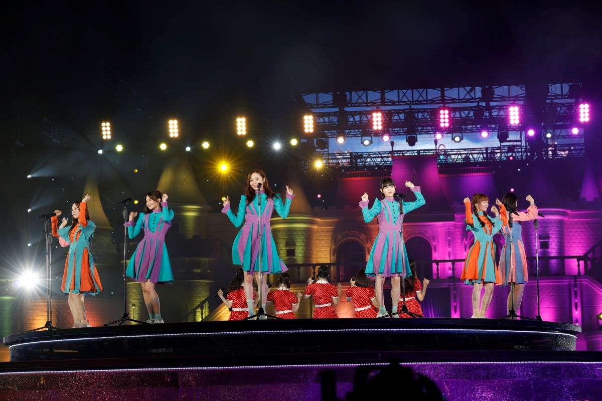 「真夏の全国ツアー2024」神宮球場公演でパフォーマンスする乃木坂46　撮影・鈴木健太氏(KENTA Inc.)