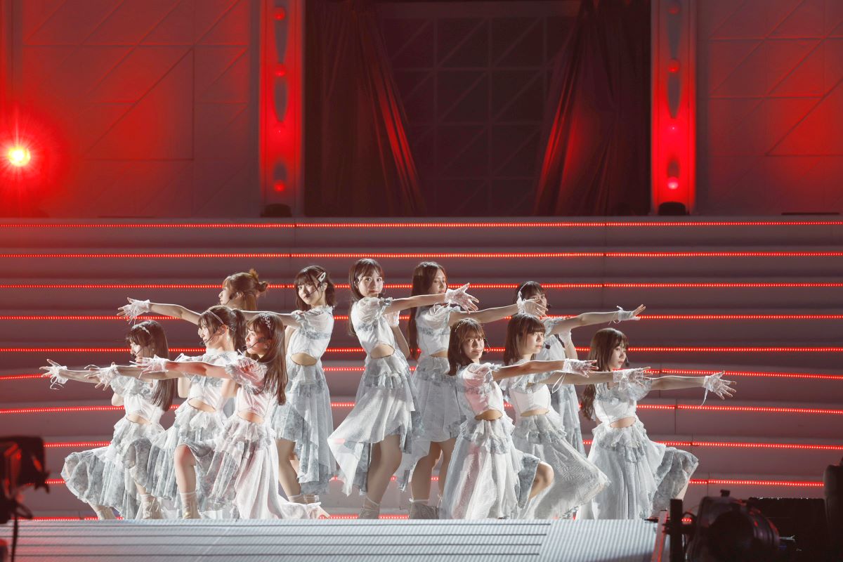 「真夏の全国ツアー2024」神宮球場公演でパフォーマンスする乃木坂46　撮影・鈴木健太氏(KENTA Inc.)