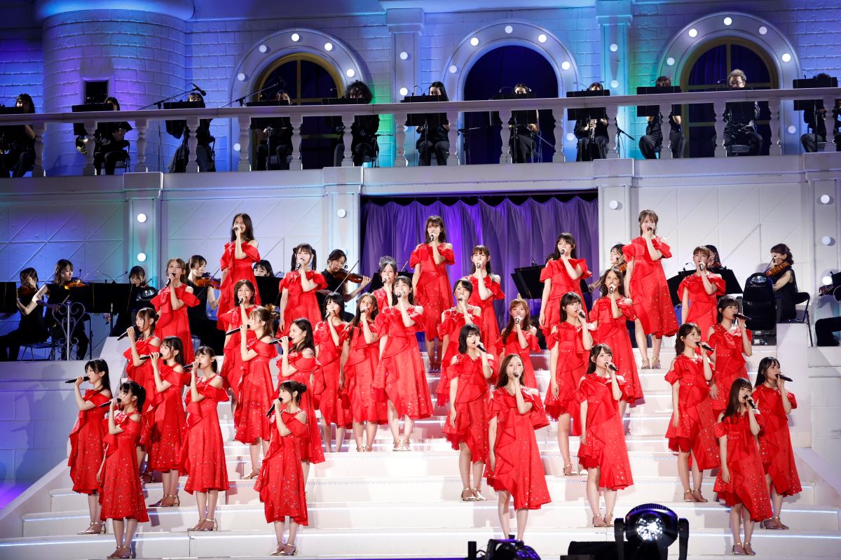 「真夏の全国ツアー2024」神宮球場公演でパフォーマンスする乃木坂46　撮影・鈴木健太氏(KENTA Inc.)