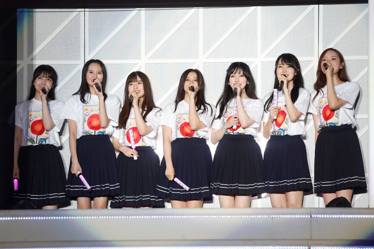 「真夏の全国ツアー2024」神宮球場公演であいさつする（左から）久保史緒里、遠藤さくら、小川彩、井上和、池田瑛紗、賀喜遥香、梅澤美波　撮影・鈴木健太氏(KENTA Inc.)