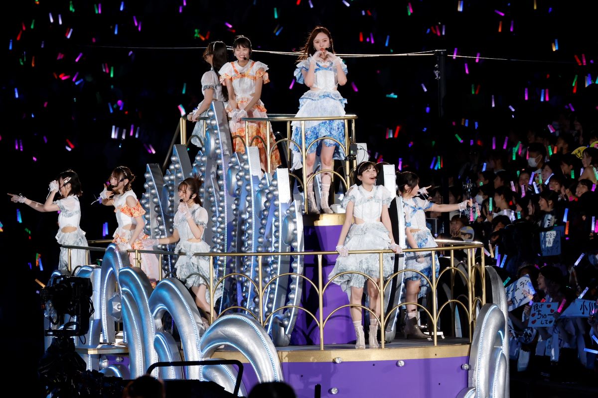 「真夏の全国ツアー2024」神宮球場公演でパフォーマンスする乃木坂46　撮影・鈴木健太氏(KENTA Inc.)