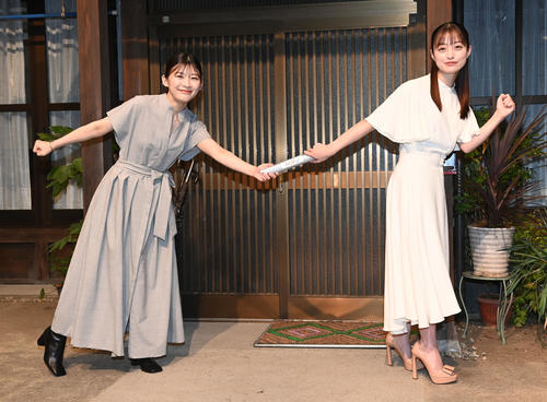 【スライドショー】伊藤沙莉から橋本環奈へ朝ドラバトンタッチセレモニー　恒例プレゼント交換も