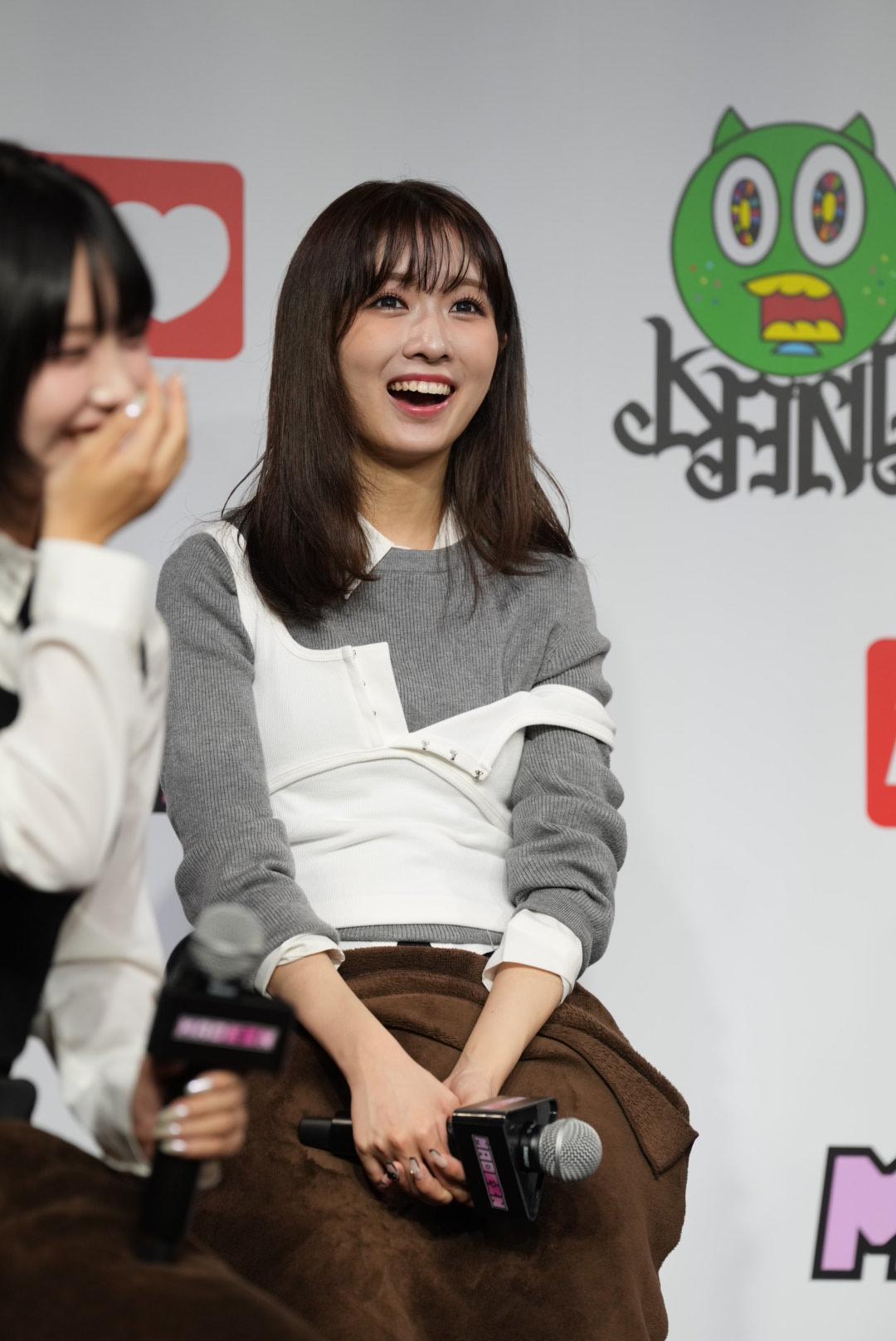 記者会見に臨むMADEINのMiU（撮影・小沢裕）
