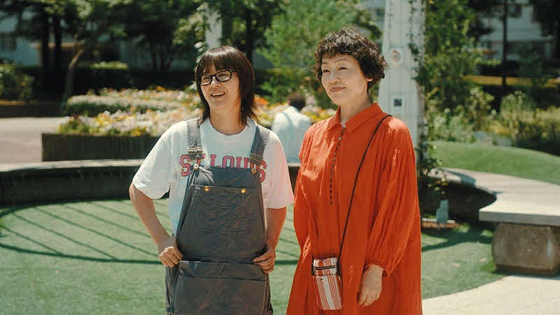 NHK BSの連続ドラマ「団地のふたり」の場面写真。小泉今日子（左）と小林聡美