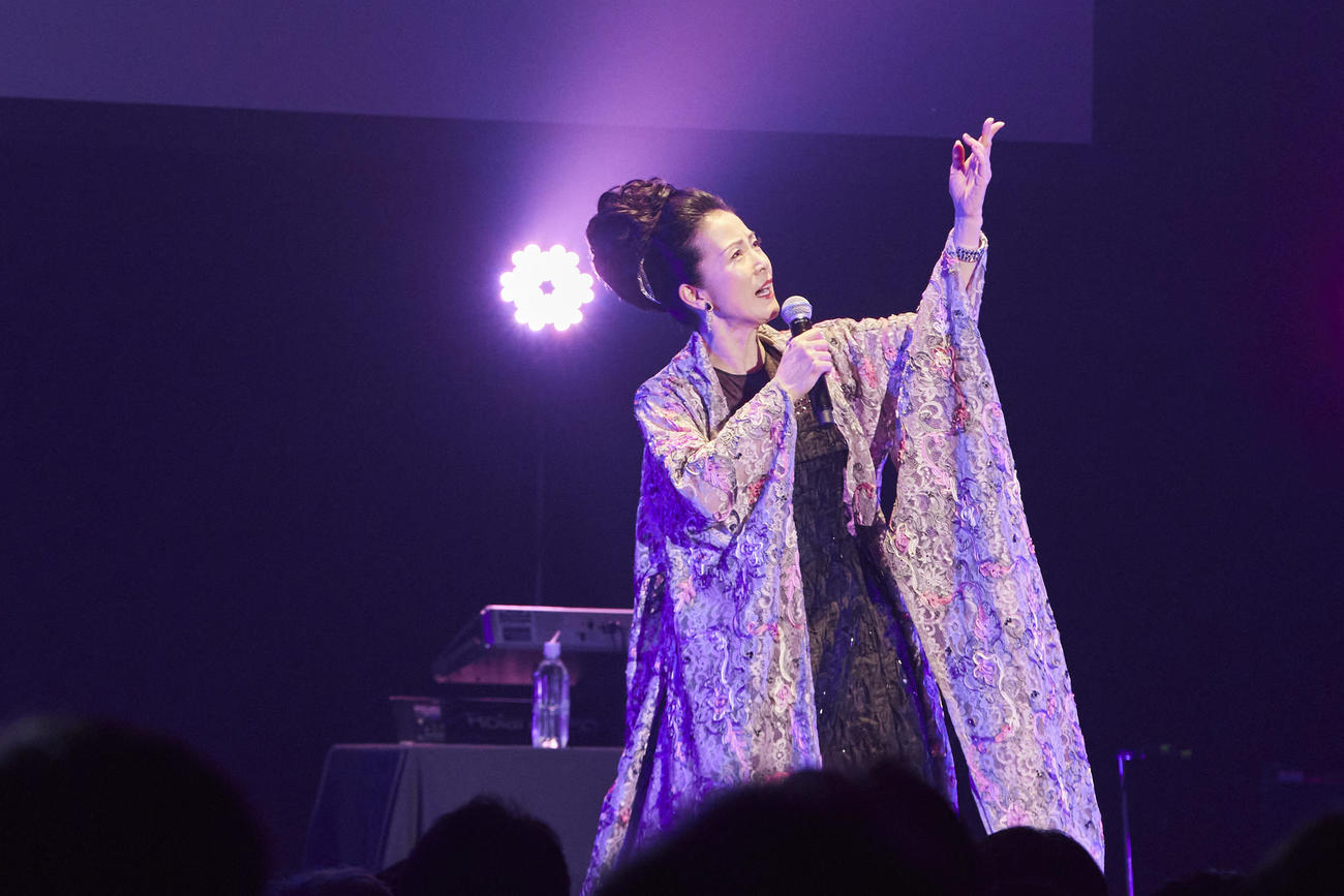 「黒フェス」に参加した坂本冬美