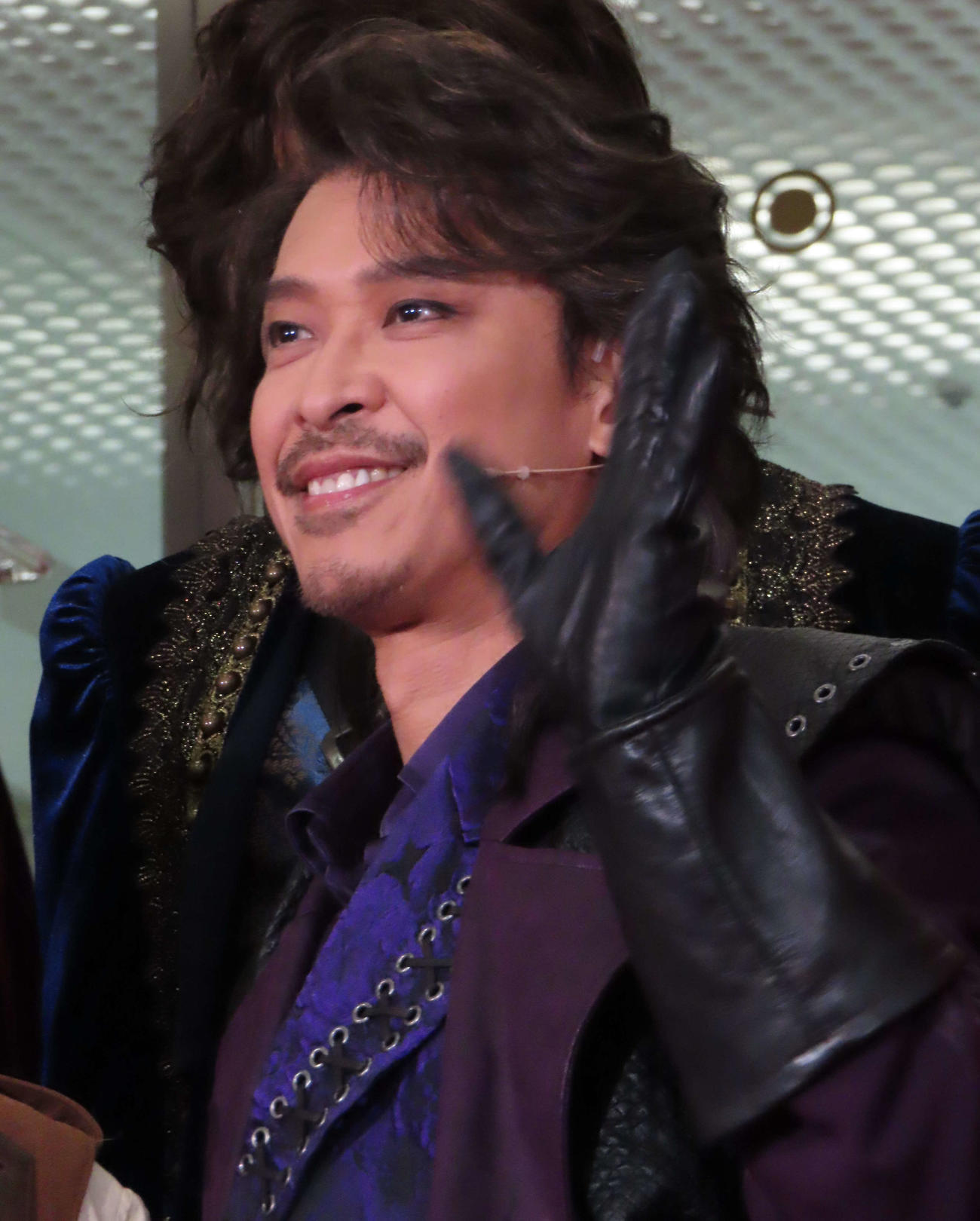 ミュージカル「三銃士」の初日上演を前に取材に応じた坂本昌行