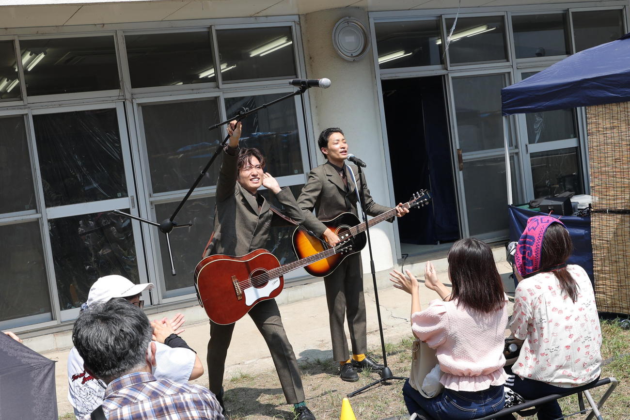 「鍵屋今昔演芸祭」に出演したラニーノーズ（吉本興行提供）